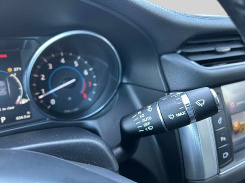 Used 2017 Jaguar XF Premium image 28