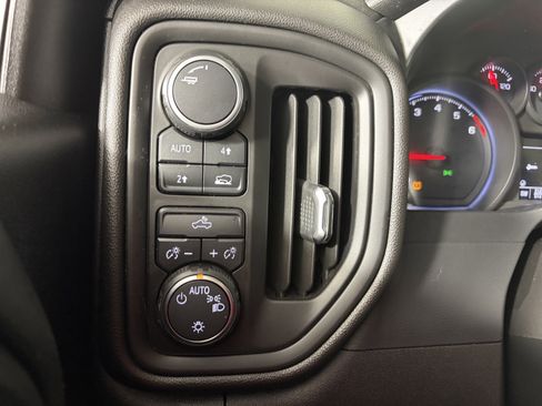 Used 2019 Chevrolet Silverado 1500 Custom w/ Custom Value Package image 32