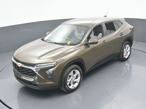 Used 2024 Chevrolet Trax LS w/ LS Convenience Package image 41