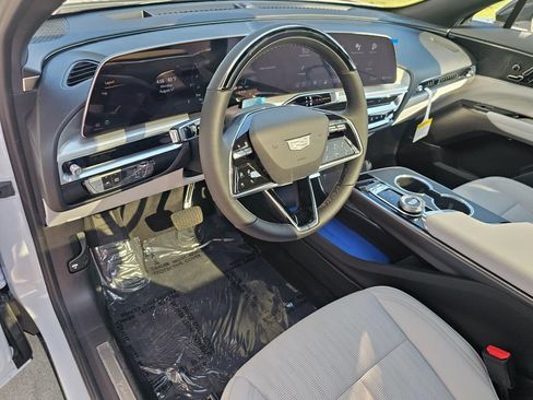 New 2026 Cadillac Lyriq Luxury AWD/4WD image 19