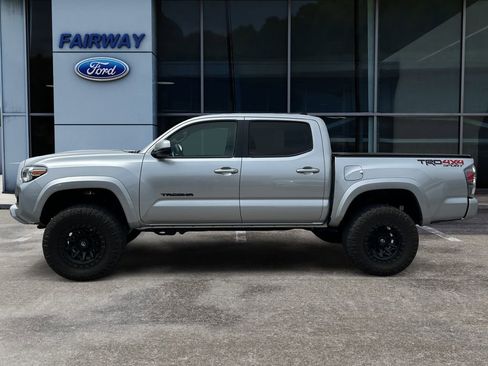 Used 2022 Toyota Tacoma TRD Sport w/ Technology Package AWD/4WD image 7