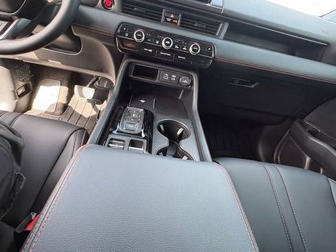 Used 2025 Honda Pilot TrailSport image 20