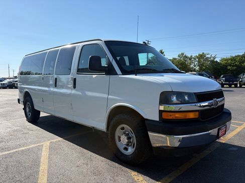 Used 2017 Chevrolet Express 3500 LT w/ LT Preferred Equipment Group RWD image 4