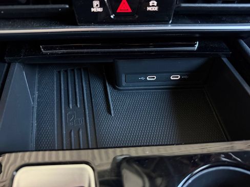 Used 2025 Volkswagen Atlas SE FWD image 21