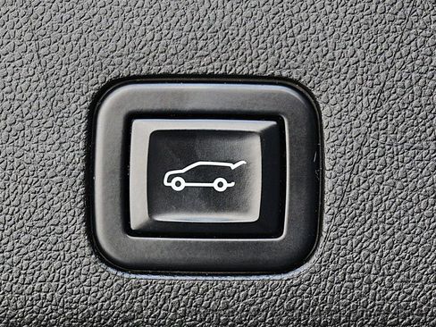 Used 2022 Chevrolet Suburban LT AWD/4WD image 10