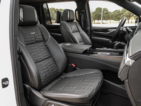 Used 2024 Cadillac Escalade ESV V AWD/4WD image 50