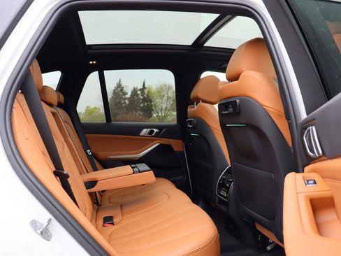 Used 2019 BMW X5 xDrive40i w/ Convenience Package AWD/4WD image 17