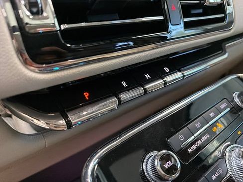 Used 2019 Lincoln Navigator Reserve AWD/4WD image 25
