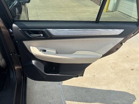 Used 2019 Subaru Outback 2.5i Premium AWD/4WD image 16