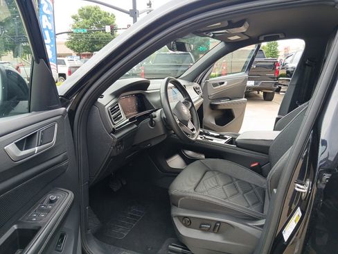 Used 2024 Volkswagen Atlas Cross Sport SE AWD/4WD image 9