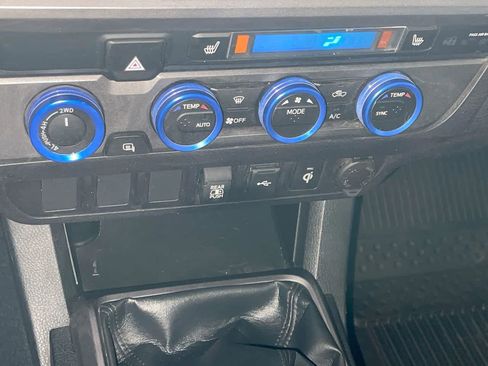 Used 2023 Toyota Tacoma TRD Off-Road w/ TRD Premium Off Road Package AWD/4WD image 19