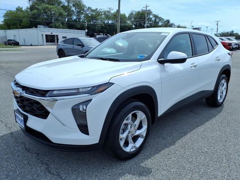 New 2026 Chevrolet Trax LS w/ LS Convenience Package FWD image 7