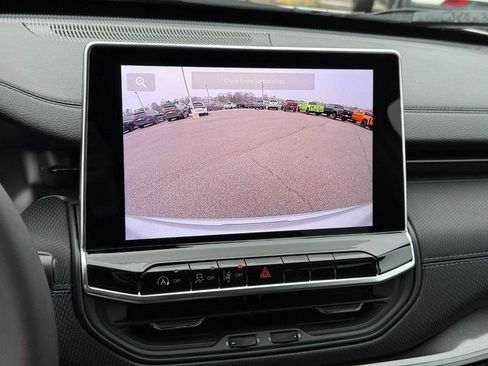 New 2026 Jeep Compass Latitude image 18