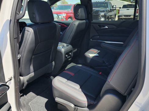 Used 2024 Chevrolet Traverse RS AWD/4WD image 7