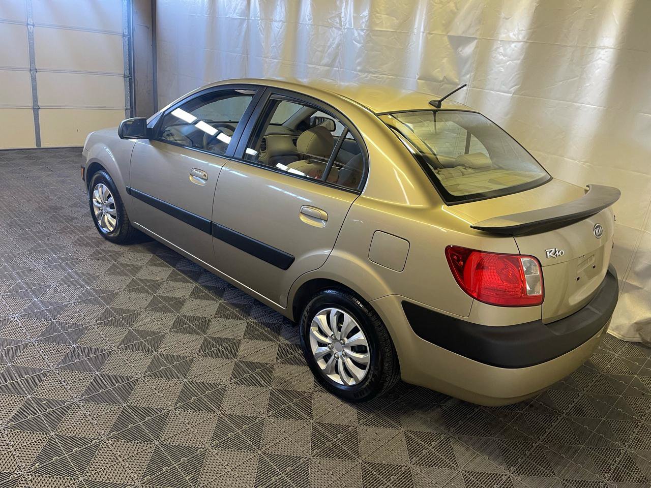 Used 2007 Kia Rio LX FWD image 4