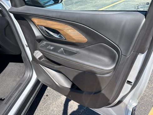 Used 2019 GMC Terrain SLE w/ Driver Convenience Package FWD image 6