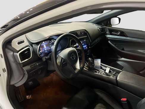 Used 2023 Nissan Maxima SR w/ Sport Mat Group image 9