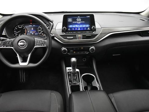 Used 2024 Nissan Altima 2.5 SV FWD image 27