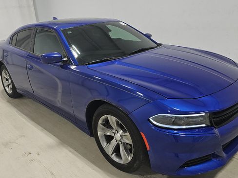 Used 2018 Dodge Charger SXT Plus w/ Driver Confidence Group RWD image 2