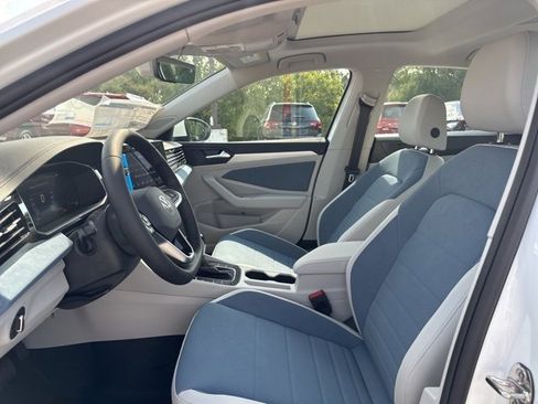 Certified 2025 Volkswagen Jetta SE image 14