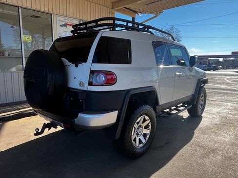 Used 2014 Toyota FJ Cruiser 4WD image 5