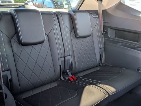 Used 2025 Volkswagen Atlas SEL Premium R-Line image 36