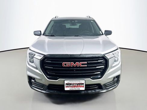 Used 2023 GMC Terrain SLT w/ Tech Package FWD image 2