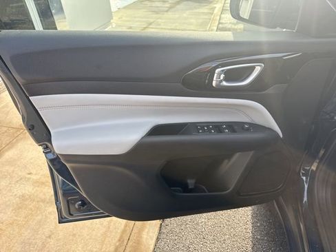 New 2026 Jeep Compass Limited image 9