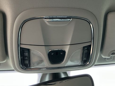 Used 2019 Jeep Cherokee Latitude Plus w/ Comfort/Convenience Group image 27