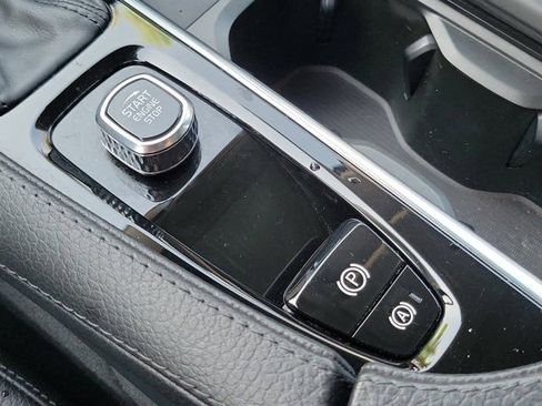 Used 2022 Volvo XC90 T6 Momentum w/ Protection Package Premier image 27