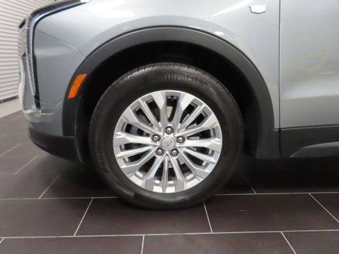 Used 2024 Cadillac XT4 Luxury w/ Cold Weather Package FWD image 13