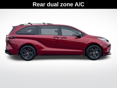 Used 2025 Toyota Sienna XSE w/ XSE Premium Package image 2