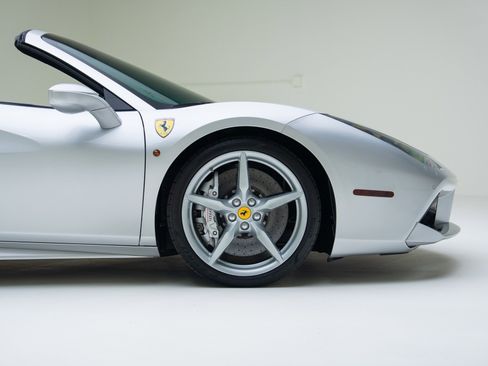 Used 2017 Ferrari 488 Spider RWD image 19