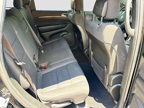 Used 2019 Jeep Grand Cherokee Laredo RWD image 25