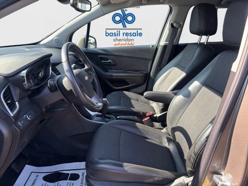 Used 2022 Chevrolet Trax LT w/ Driver Confidence Package AWD/4WD image 9