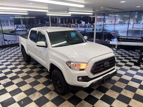 Used 2020 Toyota Tacoma SR5 image 18