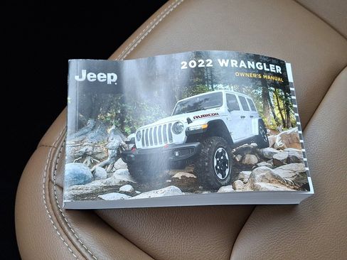 Used 2022 Jeep Wrangler Unlimited Sahara w/ Cold Weather Group image 25