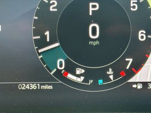 Used 2024 Land Rover Discovery Dynamic SE image 13