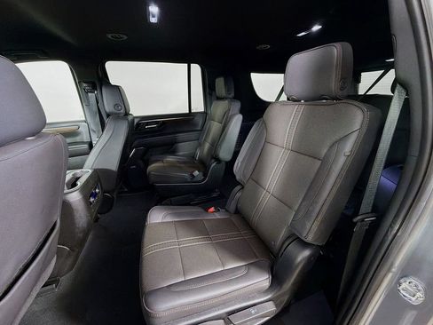 Used 2025 Chevrolet Suburban High Country AWD/4WD image 19