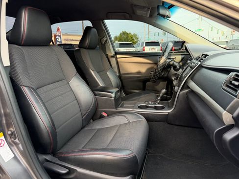 Used 2017 Toyota Camry SE FWD image 11