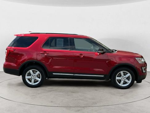 Used 2016 Ford Explorer XLT w/ Equipment Group 202A AWD/4WD image 4