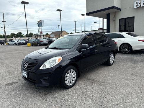 Used 2013 Nissan Versa S image 2