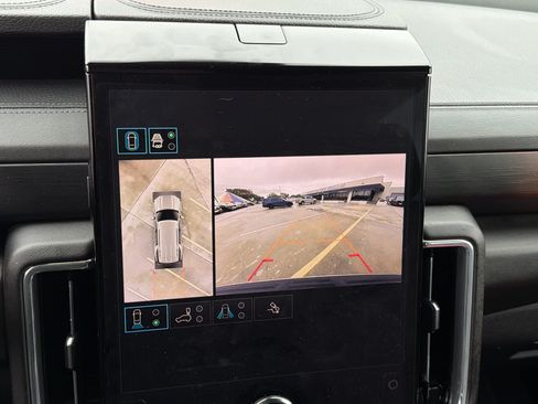 Used 2025 GMC Yukon Denali AWD/4WD image 28