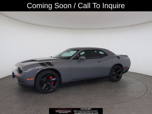 Used 2018 Dodge Challenger SXT RWD image 4