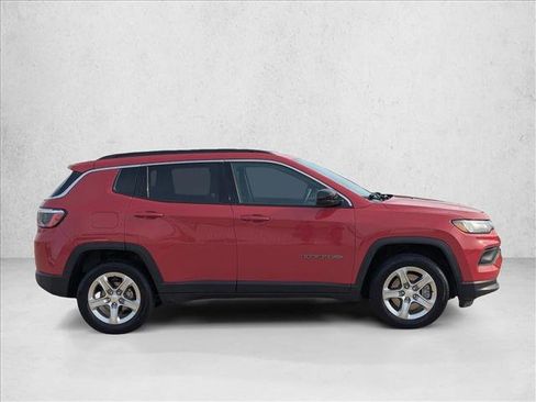 Used 2024 Jeep Compass Latitude AWD/4WD image 4