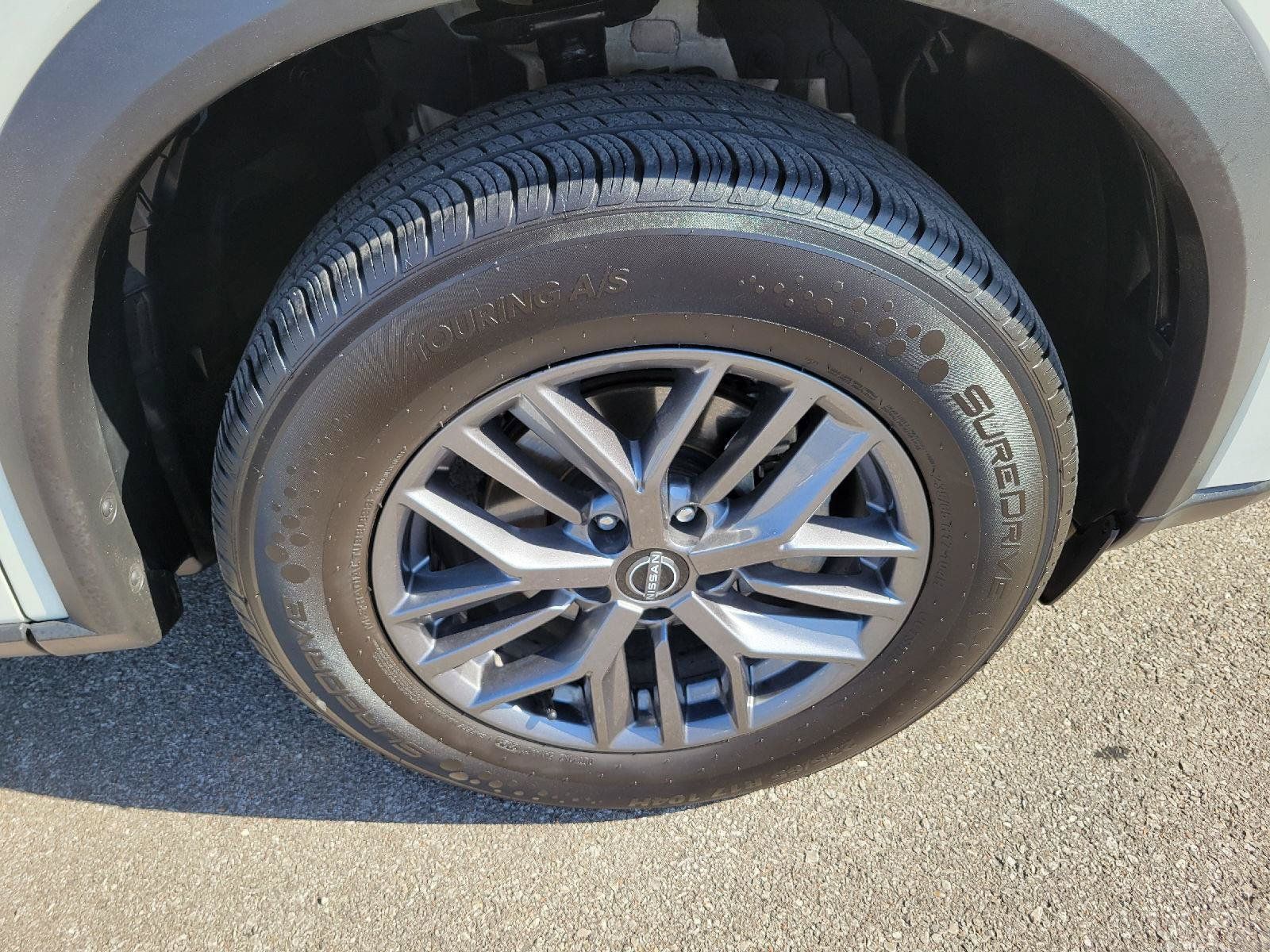 Used 2024 Nissan Rogue S AWD/4WD image 12