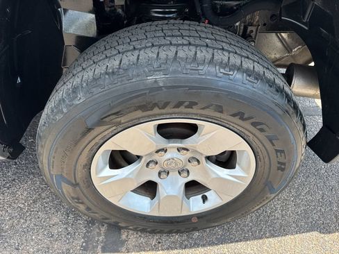 Used 2022 RAM 1500 Big Horn AWD/4WD image 39
