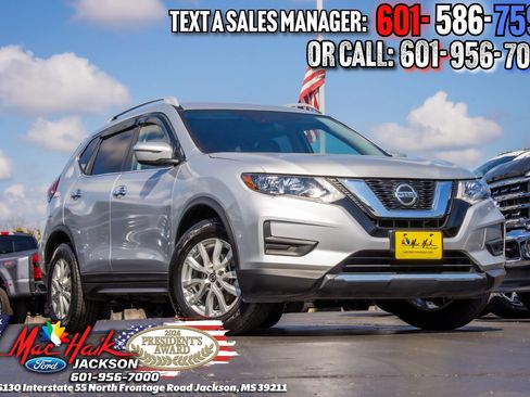 Used 2019 Nissan Rogue S w/ Special Edition Package FWD image 2