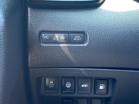 Used 2020 Nissan Rogue SV AWD/4WD image 13
