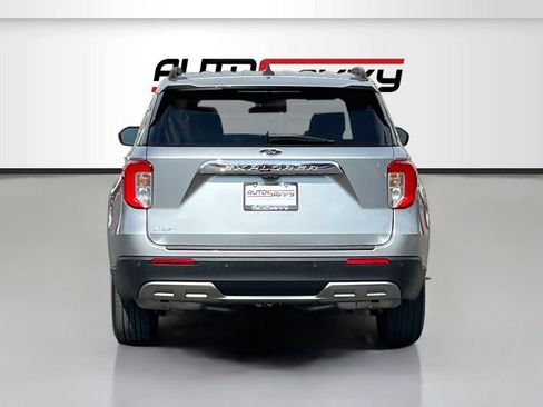 Used 2024 Ford Explorer XLT w/ Equipment Group 202A RWD image 6